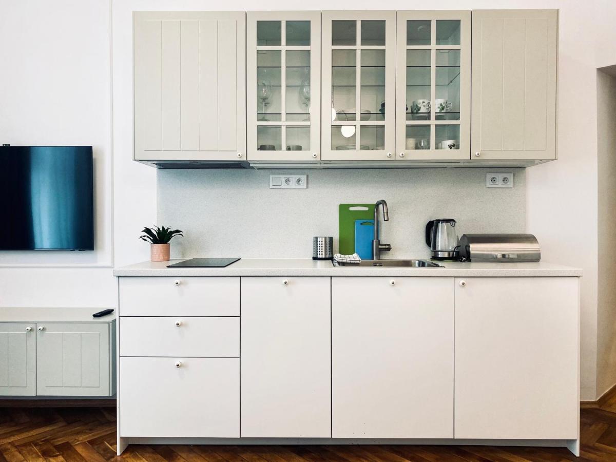 Beautiful With Two Rooms, Cracow Old Town Apartment *