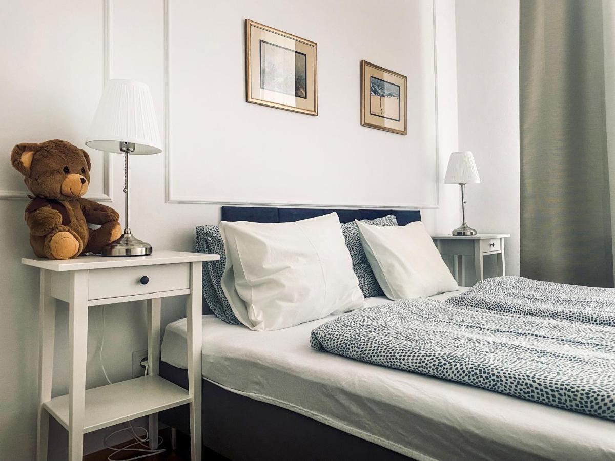 Beautiful With Two Rooms, Cracow Old Town Apartment *